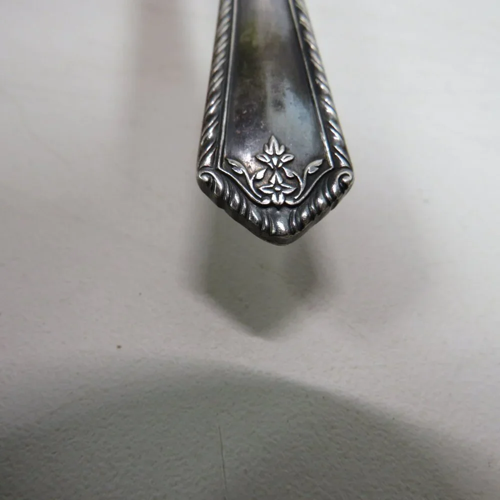Grosvenor Butter Knife 1921 Oneida AA Silver Plated